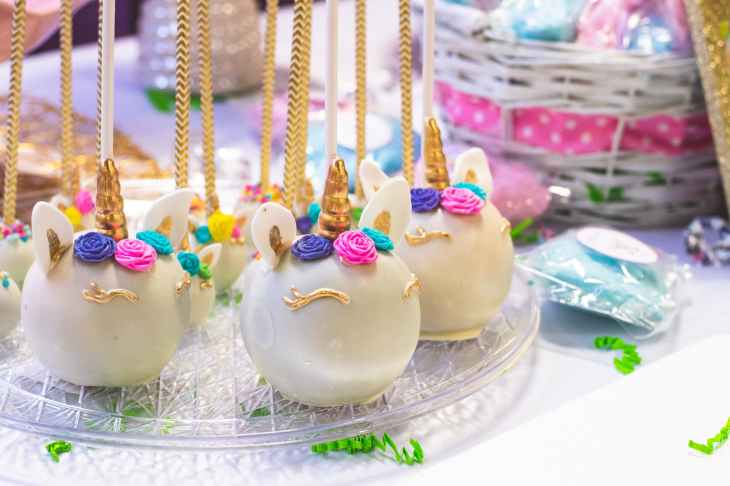 white cake pops